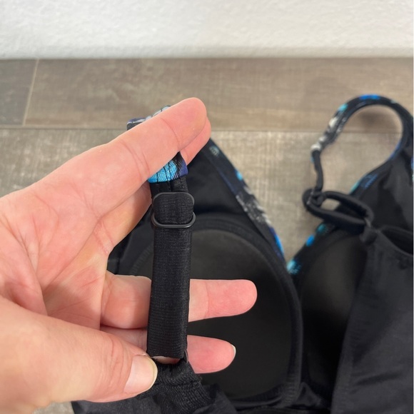 NWOT MiracleSuit One Piece Black and Blue Slimming Swimsuit - Picture 5 of 10